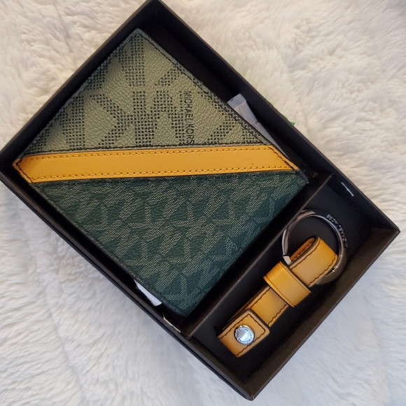 Michael Kors Mens Wallet Set - Picture 2 of 5